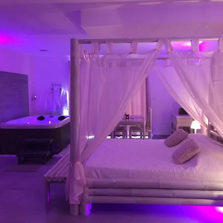 La Paillote Exotique 2* Beaucaire (Gard)